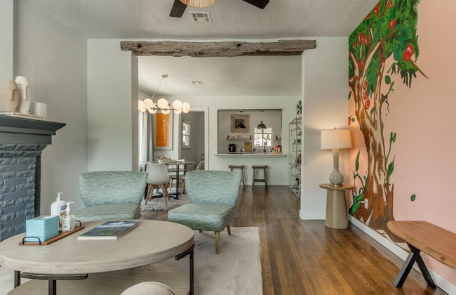 2BR Stylish Retreat in Midtown - Photo 19