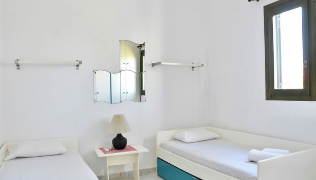 Stay at Beachfront Villa Lilia in Pefkohori, Halkidiki for a Dreamy Vacation - Foto 3, Quarto