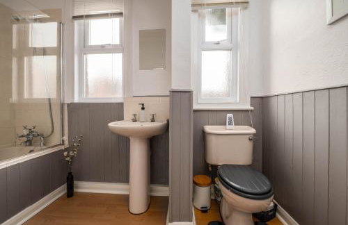 Spacious Apartment - Parking - Sleeps 5 - Foto 6