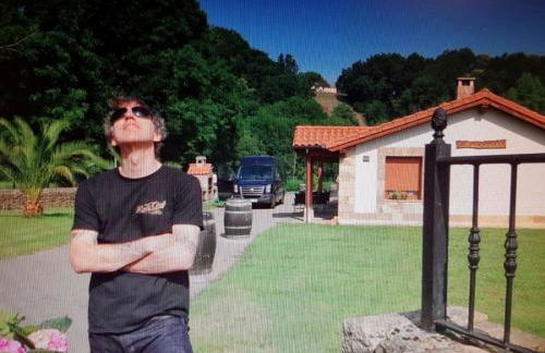 Piscina climatizada y cubierta 365 dias en Casa Rural con Encanto El Puentuco una de las casas mas valoradas de Cantabria - Foto 84