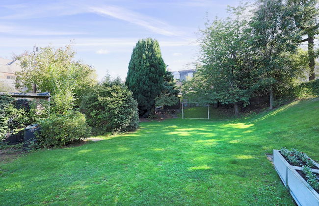 Delightful 3-bed Flat with Parking - Foto 49