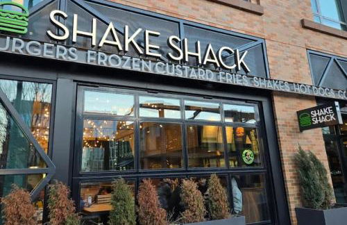 Central 1-BR Condo Assembly Row Gym & Pool Sleep 5 - Photo 64