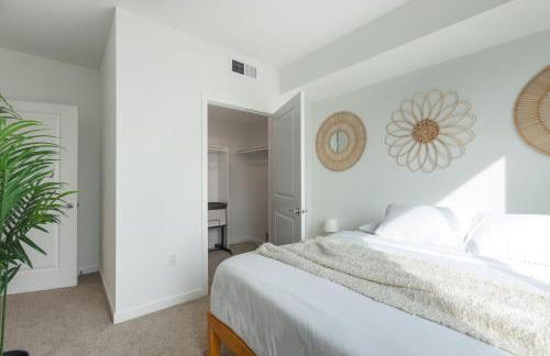 Beautiful 1BR Apt in Hollywood w Pool and Parking - Foto 9
