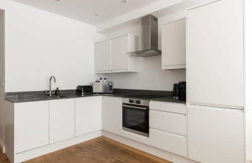 New! Bright 2BR Flat with Patio - Foto 13