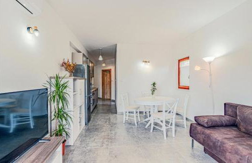 1 Bedroom Stunning Apartment In Kneze - Photo 15