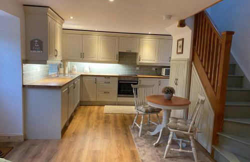 Phil's Cottage Sleeps 2 one dog by prior permission - Photo 11