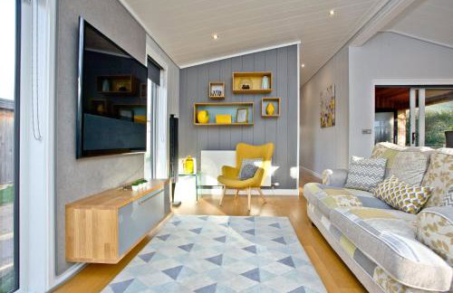 Nyland Lodge - Hot Tub - Fireplace - Free Parking & WiFi - Foto 1