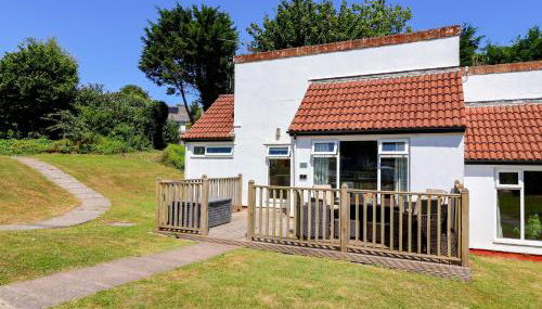 Boos Bungalow - Photo 1