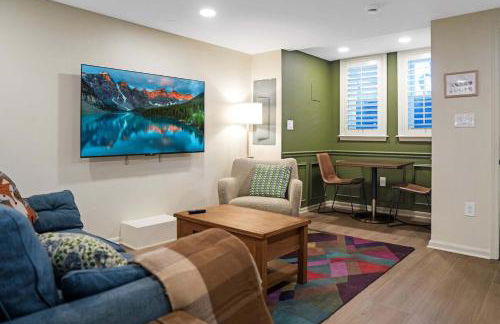 2 Blocks from the US Capitol - Photo 3