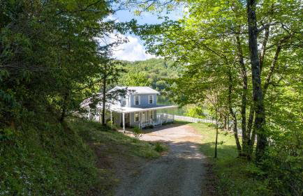 Lakefront Cottage - Spacious House with Private Dock - Foto 14