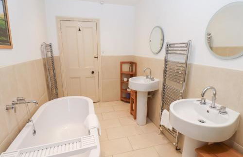 The Farmhouse - Photo 37