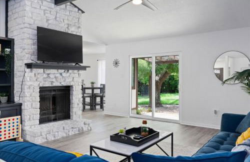 Super Comfy Home with Hot Tub! - Photo 20