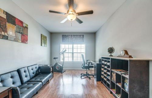 Centrally Located Raleigh Townhome with Pool Access - Foto 3