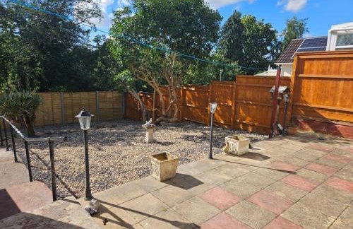 Bristol 2-Bed Bungalow Sleeps 4 Parking - Foto 24