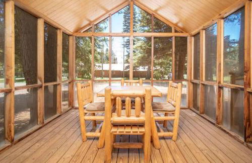 The Cottonwood Cabin #17 at Blue Spruce RV Park & Cabins - Foto 4