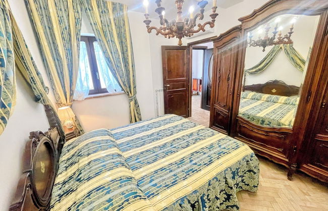 Pool, Jacuzzi and Events Room - Charming Villa in Umbria - Sleeps 24 - Lake View - Foto 17