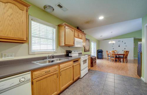 Candler Home with Large Deck Hike, Bike and Unwind! - Foto 10