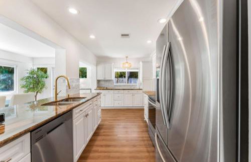 Stunning Tropical Heated Pool House Near The Beach - Foto 43