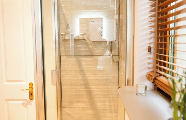 The Lodge - Photo 23