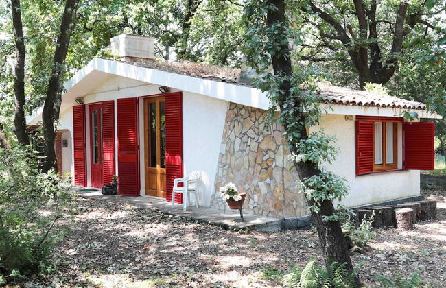 Chalet in the Woods Nestled in the oak Forest in Monterosso Etneo - Foto 1