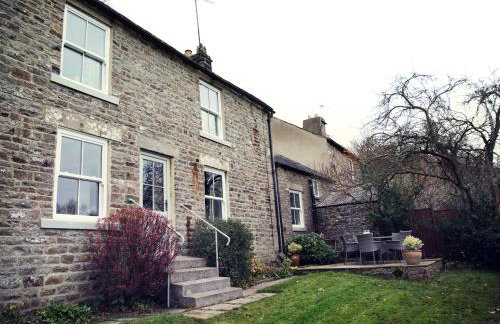 West House - Photo 1