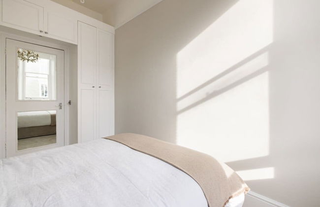 Chic Sunlit Earls Court Flat - Photo 14