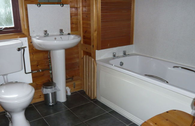 Cosy Pine Lodge With far Reaching Country Views and Large sun Deck - Photo 9