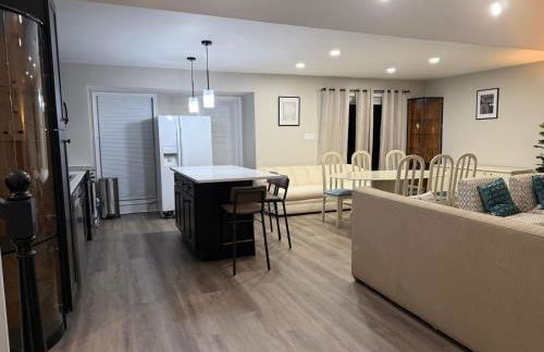 Spacious 5 bedroom single family home sleeps 12 with driveway near DC - Foto 8