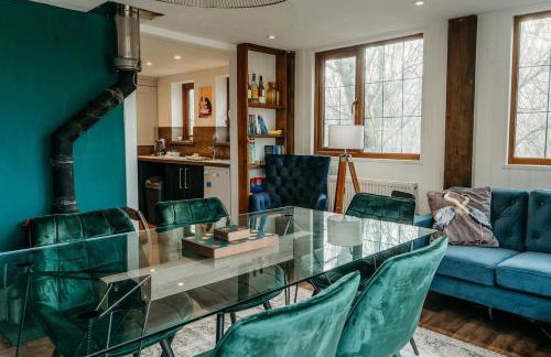 Heron's Perch- A pond-side retreat with cinema room - Photo 27