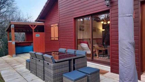 Chalet cosy au vert pour 6 avec piscine et Wi-Fi, proche Souillac - FR-1-828-3 - Foto 2