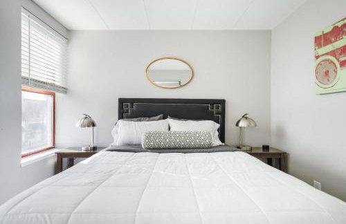 Modern Mass Ave 1BR Apartment with Kitchen - Foto 27