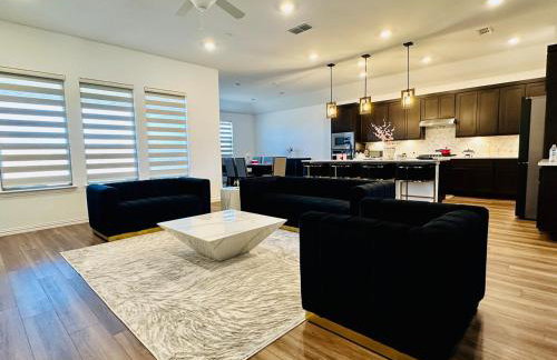 Spacious 6 Bedroom Home- Near Historic McKinney - Foto 4