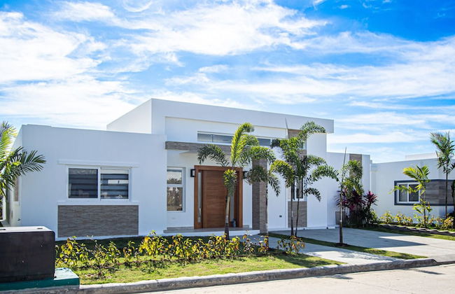 Spacious Family Suite, Ocean Village! - Photo 24