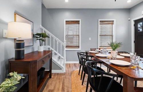 Hot Tub N64 Mins to Downtown Sleeps 8 - Foto 20