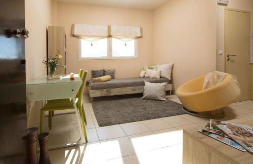 Home Suites - Photo 29
