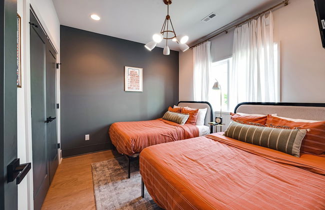 Sky High Cowgirl Luxe 4BR w Rooftopdeck Karaoke - Foto 20