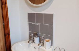 Woodpecker Lodge- A Pet Friendly Rural Retreat - Photo 21