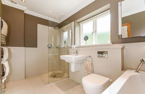 Woodland Cottage by inspirestays-com - Photo 24