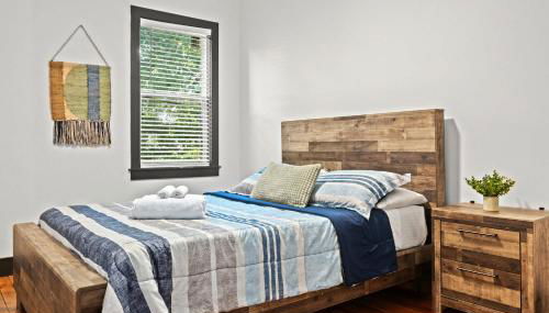 Unique Black Home in the Heart of Shelby Park - Foto 2