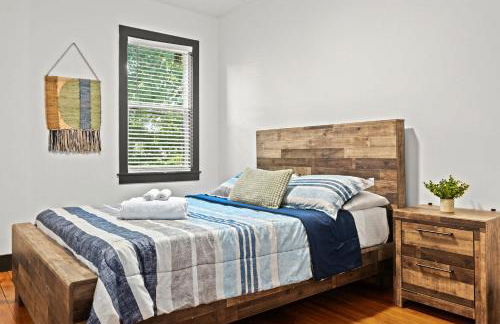 Unique Black Home in the Heart of Shelby Park - Foto 2