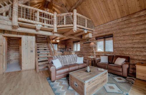 Cozy Log Cabin Loft Hot Tub on 5 wooded acres - Foto 4