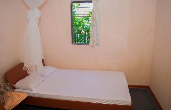 Nilaveli Beach Inn - Photo 4