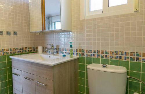 Beautiful 3 Bed Townhouse with landscaped communal pool area - Foto 17