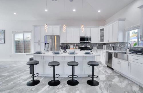 VEGAS OASIS CLOSE 2 STRIP! Private Hot tub & Heated Pool - Foto 3