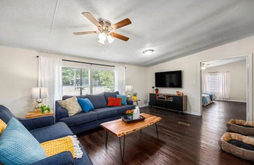 Accessible 3BR Home Sleeps 12, Pet-Friendly, Near Lake Conroe - Foto 16