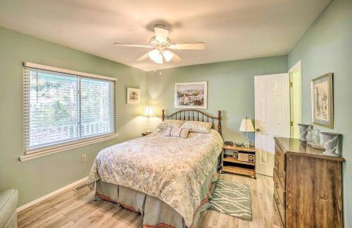 Oak Island Home with Yard Less Than 1 Mi to the Beach! - Foto 15