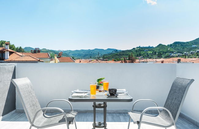 Nymphes Deluxe Accommodation - Photo 32