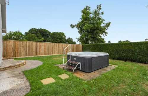 Tor Cottage -No Commercial Sign written Vehicles, Private Hot Tub , 2 Dogs Max,Fishing Nearby & Communal Swimming Pool ,Pool open April to September - Foto 24