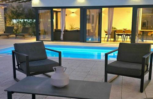 Villa TM with private heated pool, poolhouse & private garage - Photo 4