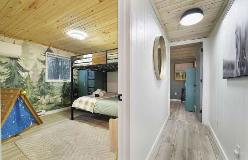 Evergreen Escape Hot Tub Firepit Resort Pool - Foto 31